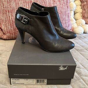 Vince Camuto Velino ankle boots Gray with silver hardware & Zipper 7.5